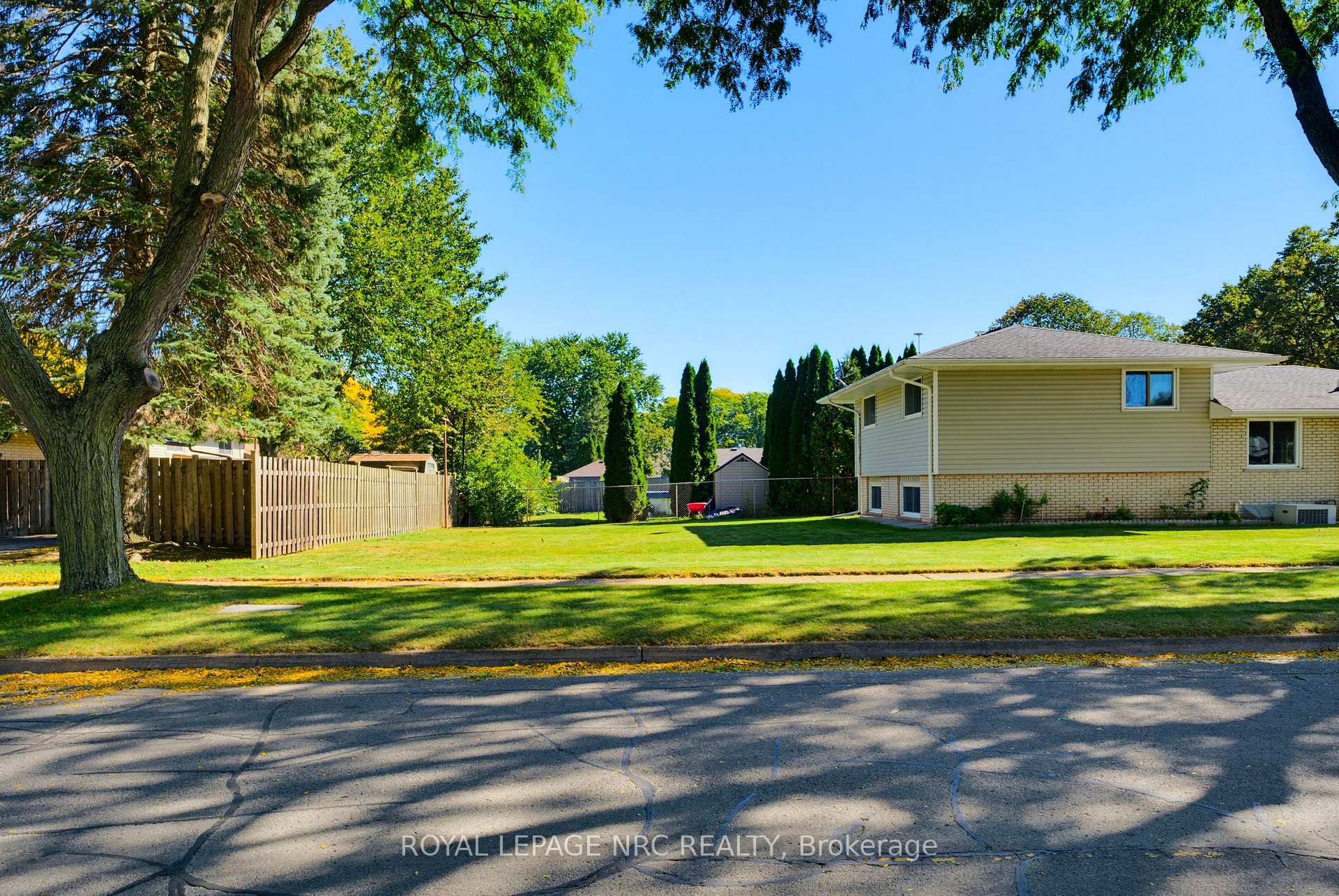 Photo 34 of 6395 Glengate Street, Niagara Falls, Morrison — HOMEH