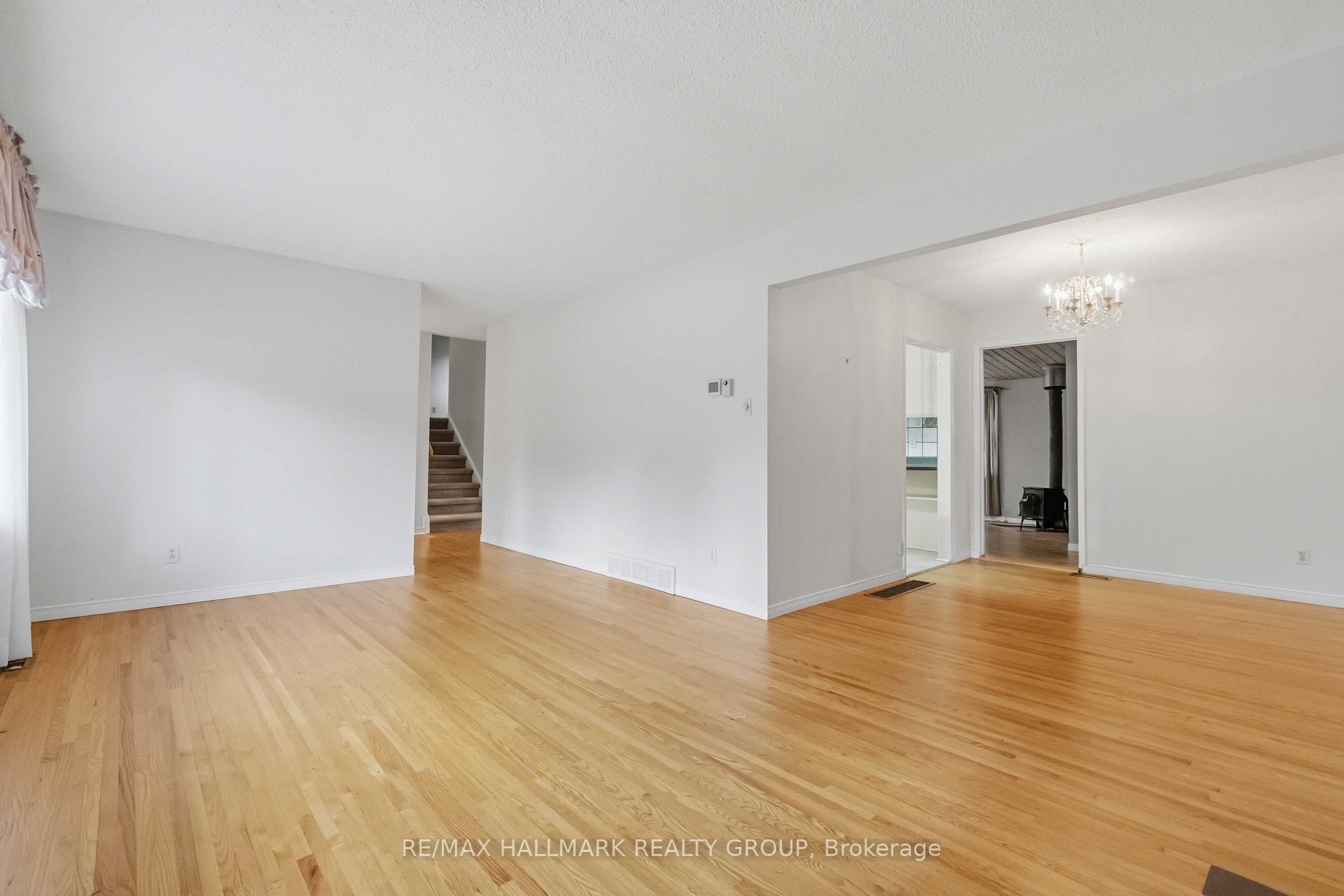 Photo 8 of 3 Sandwell Crescent, Ottawa, Kanata - Beaverbrook — HOMEH