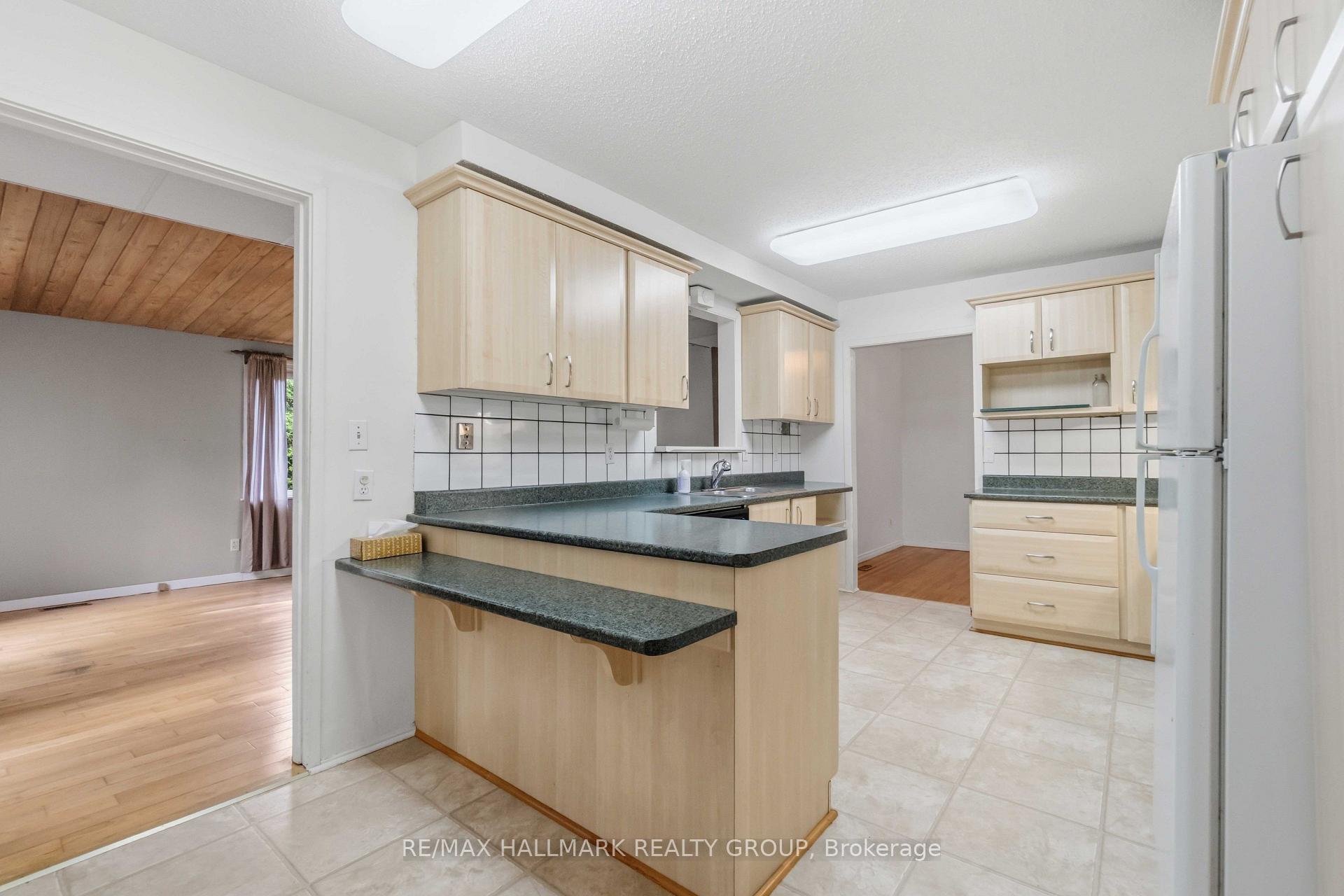 Photo 11 of 3 Sandwell Crescent, Ottawa, Kanata - Beaverbrook — HOMEH