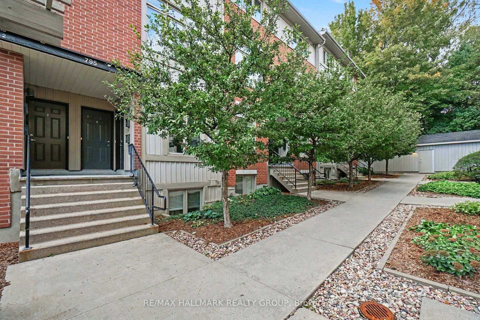 Photo 2 of Unit 4, 795 Montreal Road, Ottawa, CFB Rockcliffe and Area — HOMEH