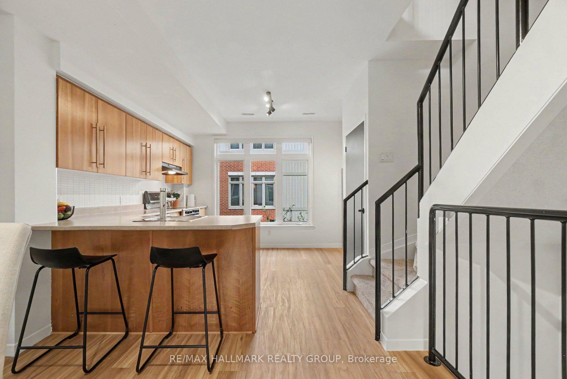 Photo 8 of Unit 4, 795 Montreal Road, Ottawa, CFB Rockcliffe and Area — HOMEH