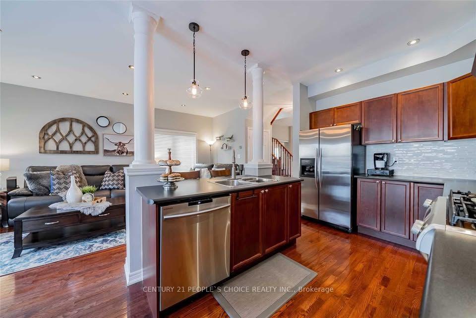 Photo 5 of 40 Cranborne Crescent, Whitby, Brooklin — HOMEH