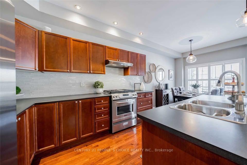 Photo 7 of 40 Cranborne Crescent, Whitby, Brooklin — HOMEH