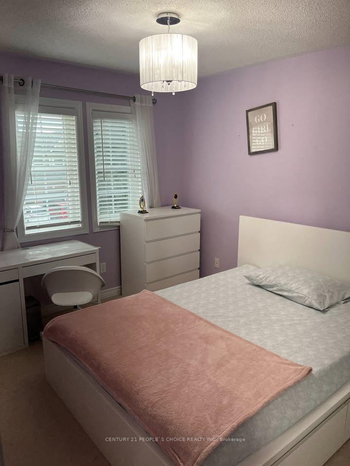 Photo 10 of 40 Cranborne Crescent, Whitby, Brooklin — HOMEH