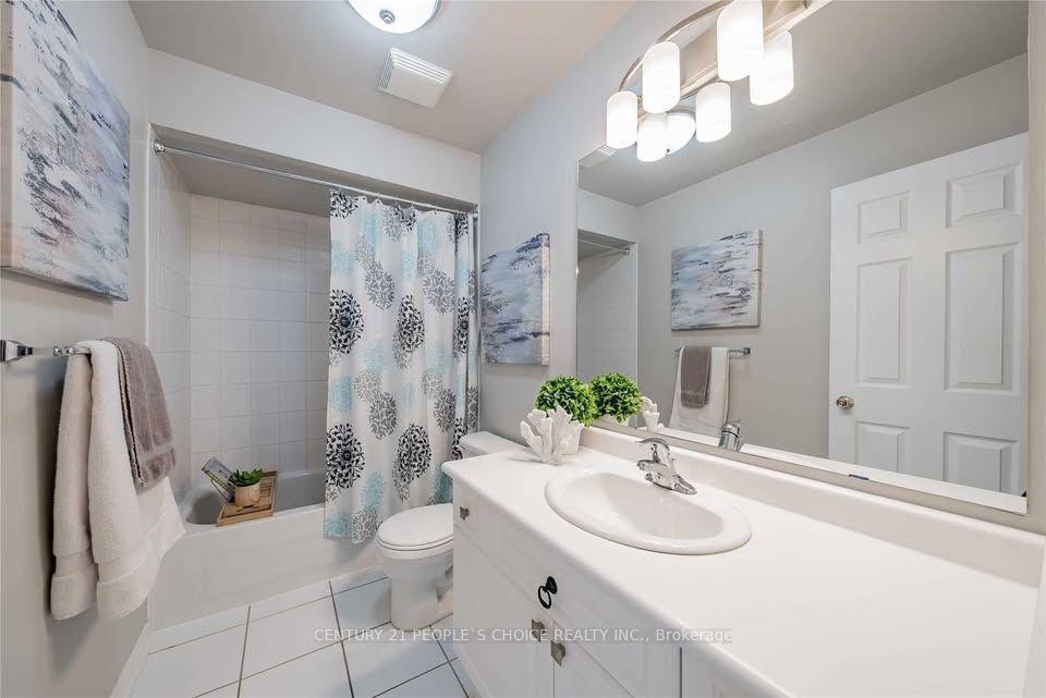 Photo 12 of 40 Cranborne Crescent, Whitby, Brooklin — HOMEH