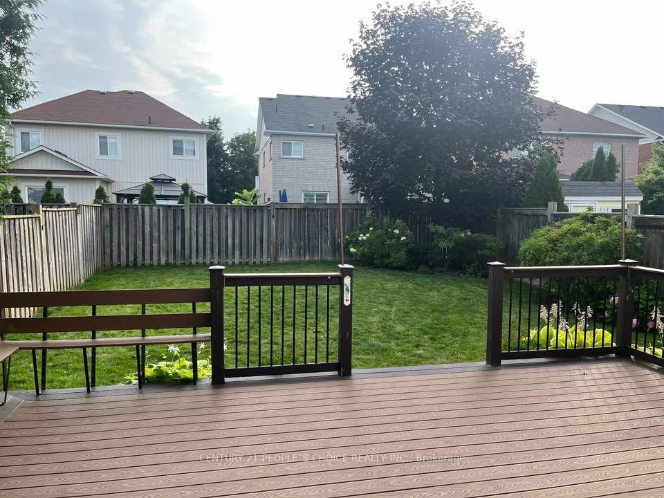 Photo 13 of 40 Cranborne Crescent, Whitby, Brooklin — HOMEH