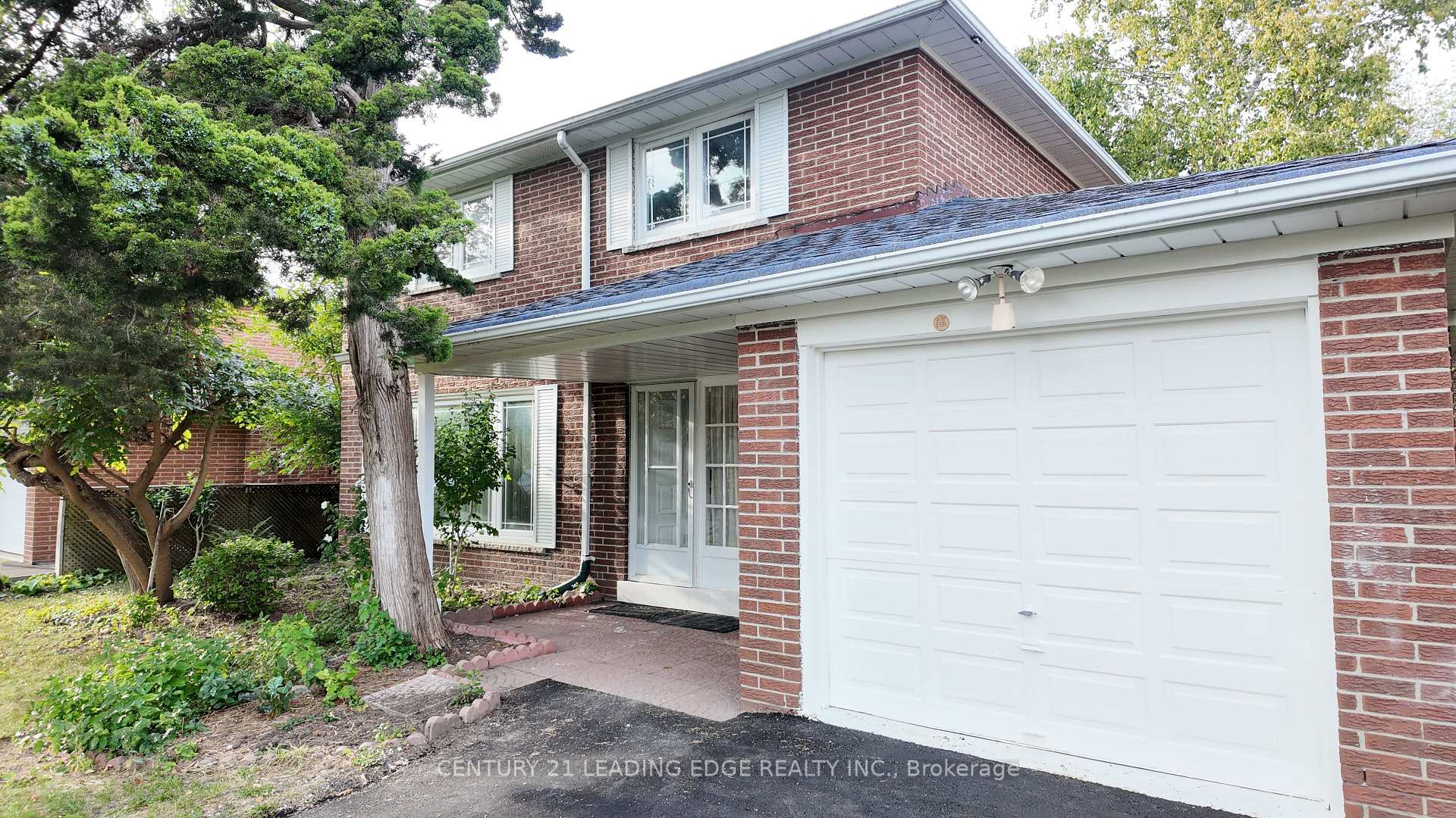 Photo 3 of 39 Waddington Crescent, North York, Don Valley Village — HOMEH