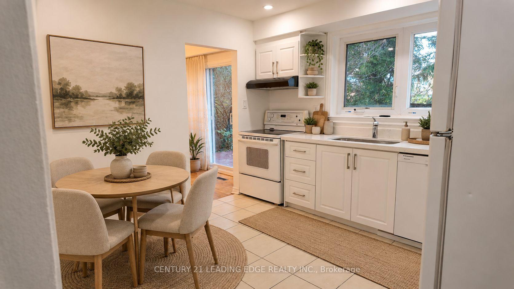 Photo 5 of 39 Waddington Crescent, North York, Don Valley Village — HOMEH
