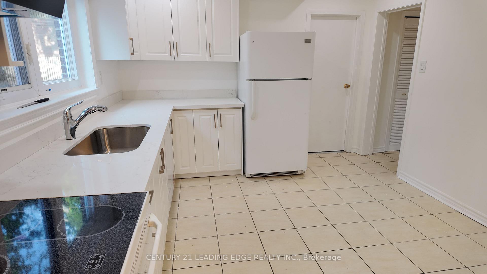 Photo 7 of 39 Waddington Crescent, North York, Don Valley Village — HOMEH