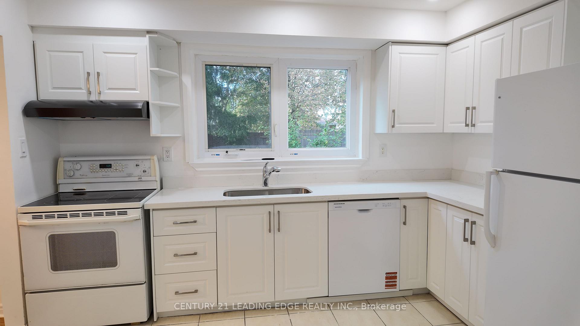 Photo 8 of 39 Waddington Crescent, North York, Don Valley Village — HOMEH