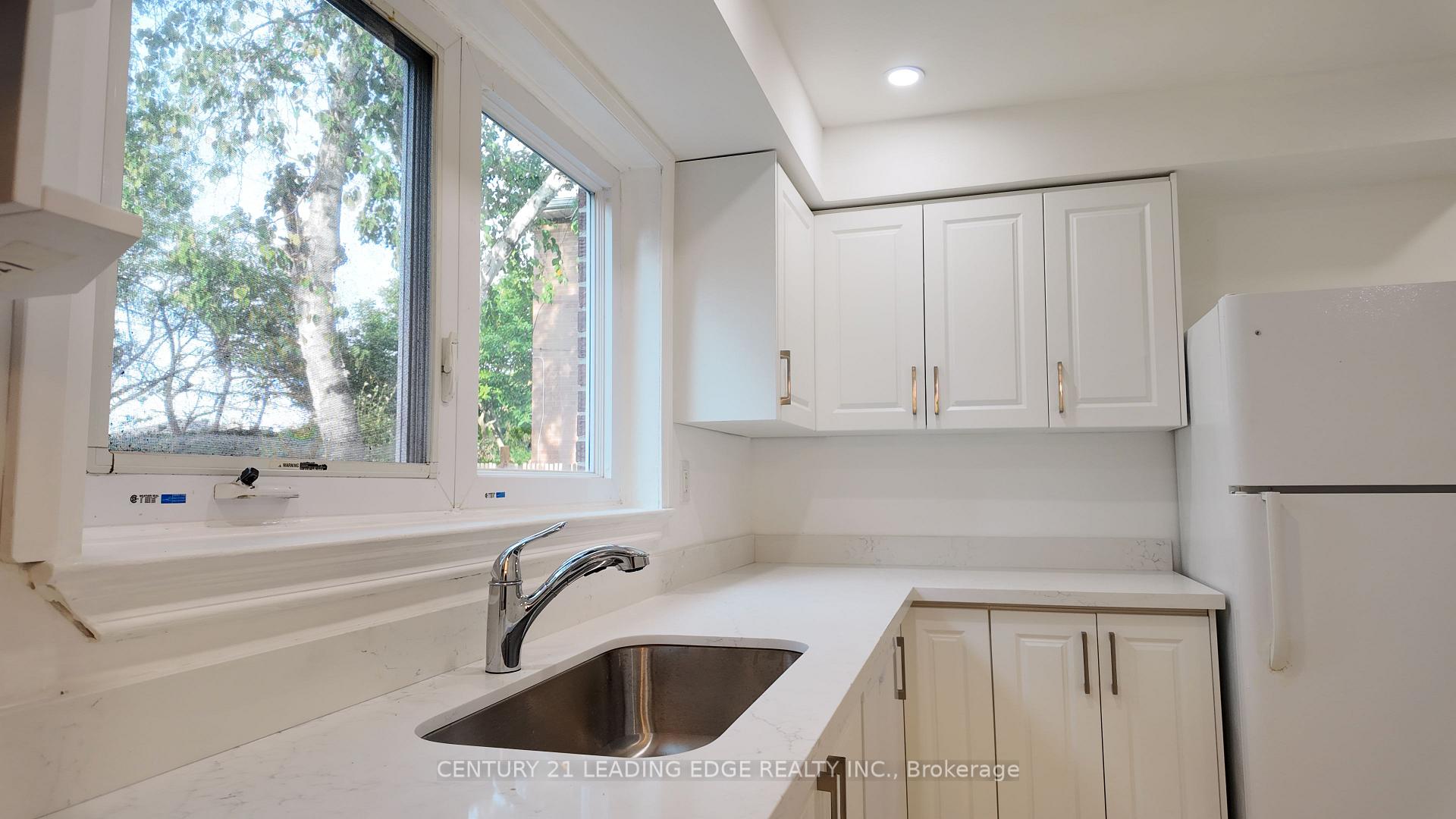 Photo 9 of 39 Waddington Crescent, North York, Don Valley Village — HOMEH