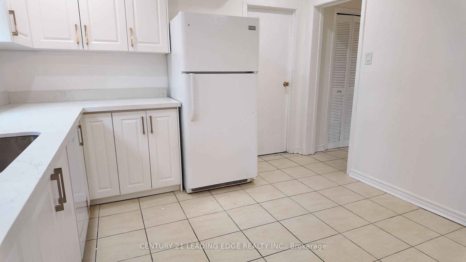 Photo 10 of 39 Waddington Crescent, North York, Don Valley Village — HOMEH