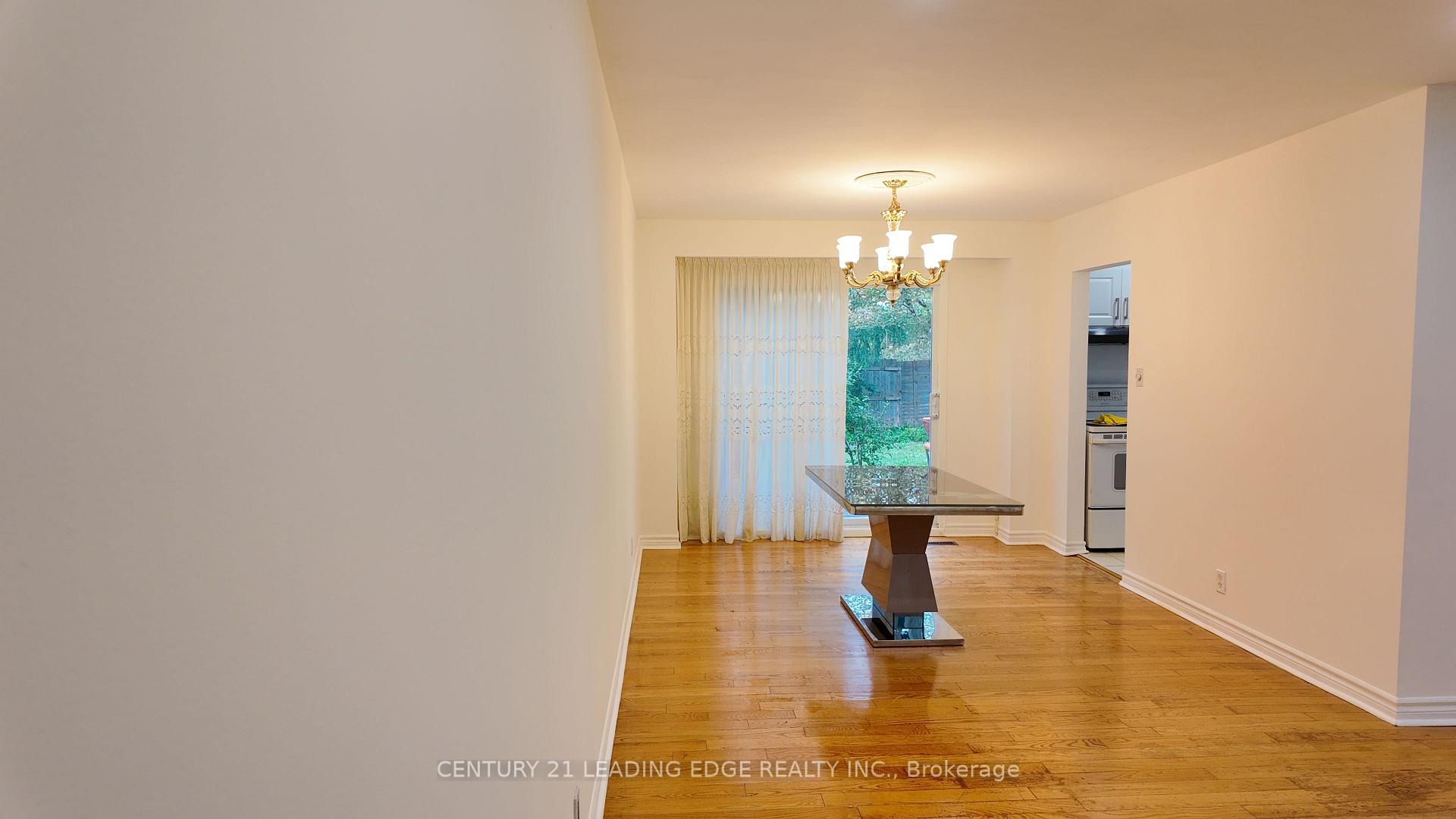 Photo 14 of 39 Waddington Crescent, North York, Don Valley Village — HOMEH