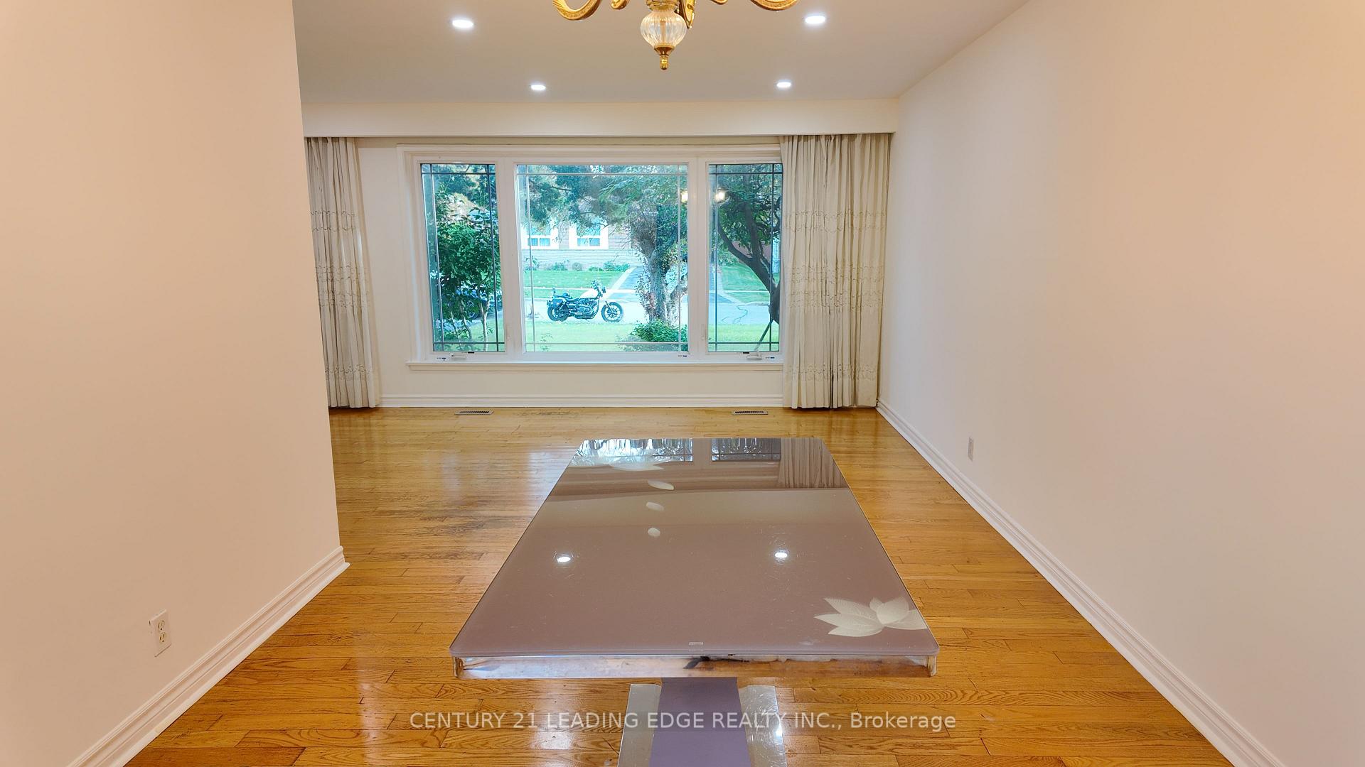 Photo 15 of 39 Waddington Crescent, North York, Don Valley Village — HOMEH