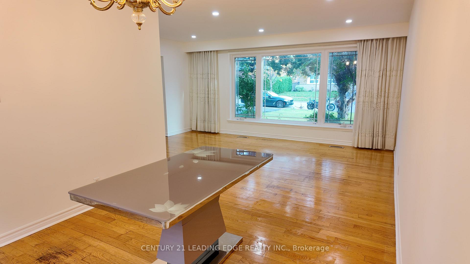 Photo 16 of 39 Waddington Crescent, North York, Don Valley Village — HOMEH
