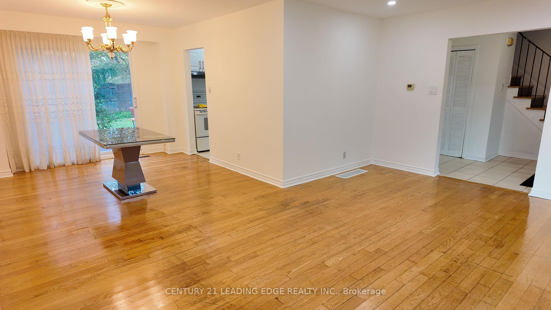 Photo 17 of 39 Waddington Crescent, North York, Don Valley Village — HOMEH