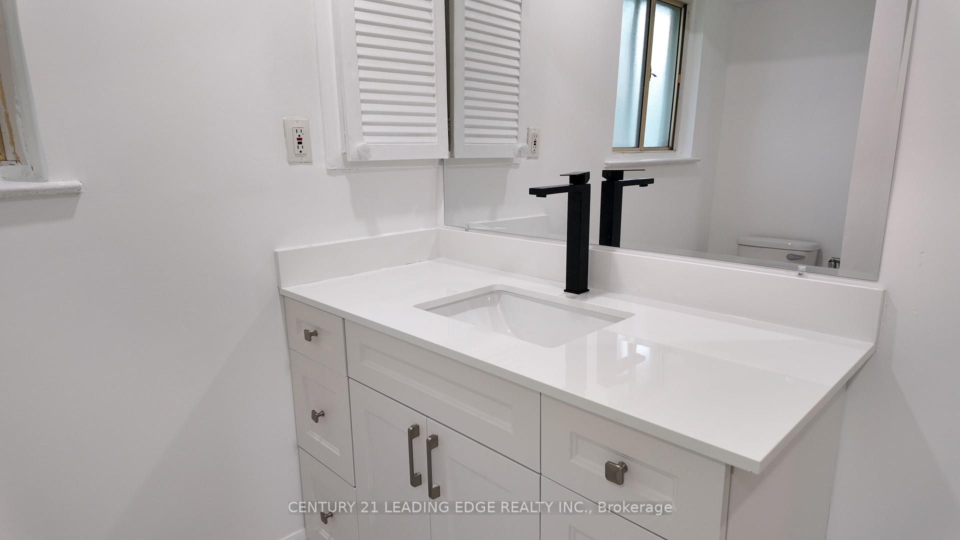 Photo 22 of 39 Waddington Crescent, North York, Don Valley Village — HOMEH