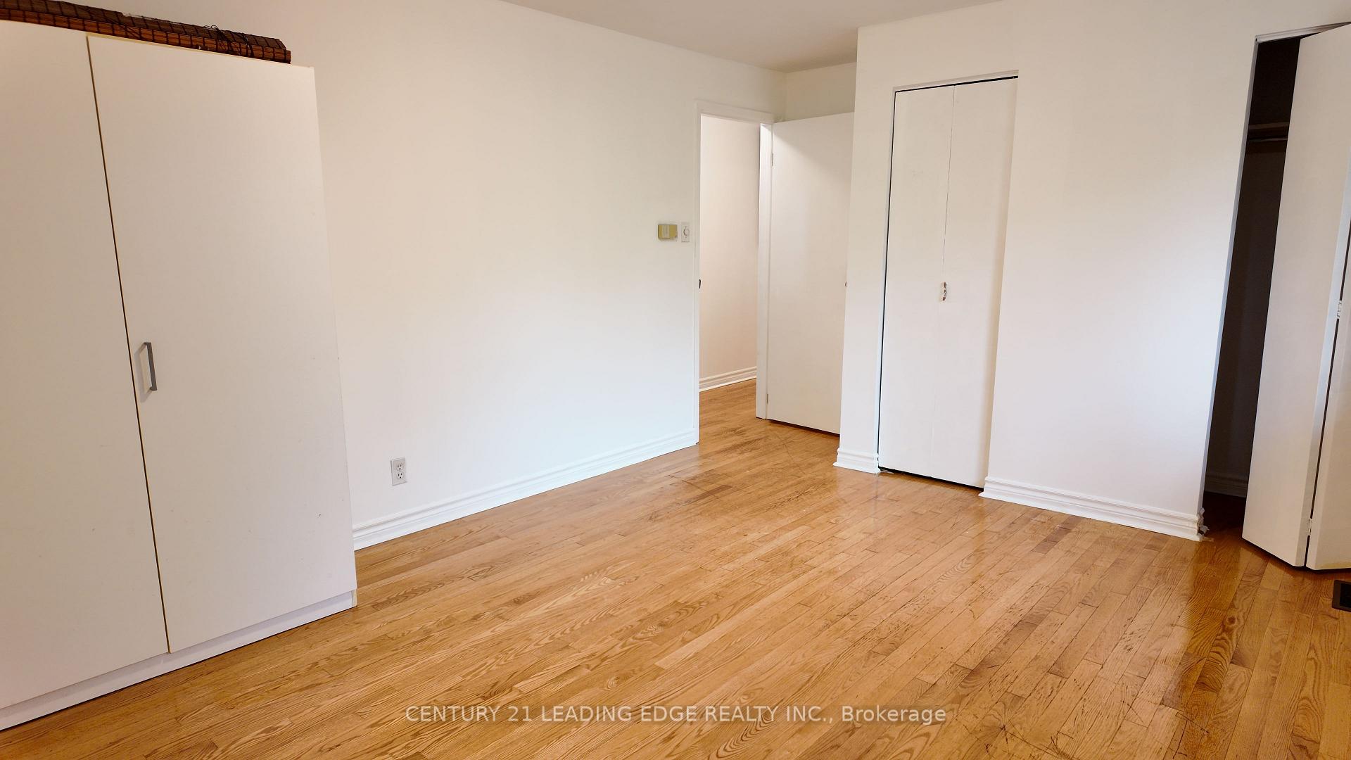 Photo 23 of 39 Waddington Crescent, North York, Don Valley Village — HOMEH