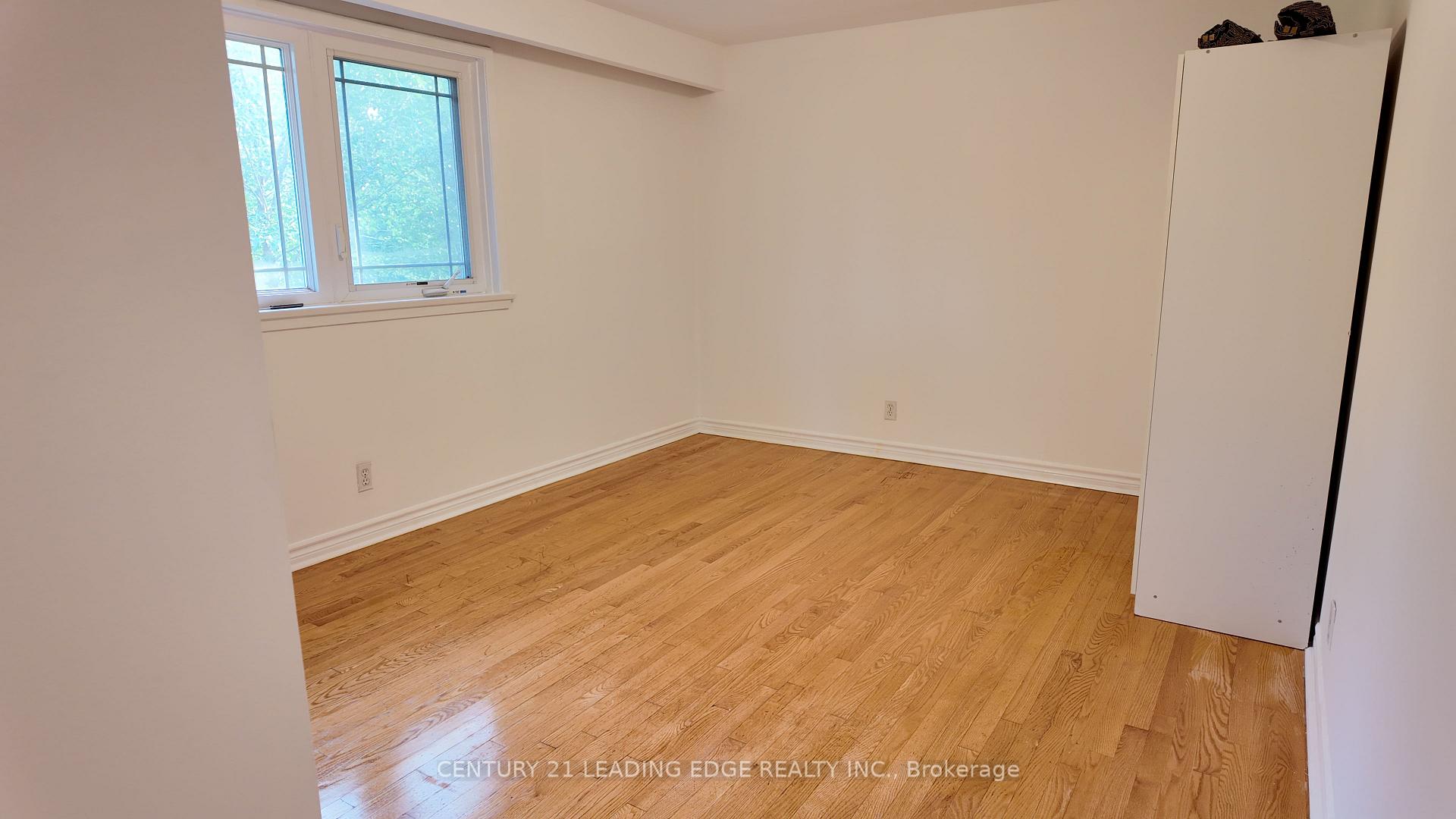 Photo 24 of 39 Waddington Crescent, North York, Don Valley Village — HOMEH
