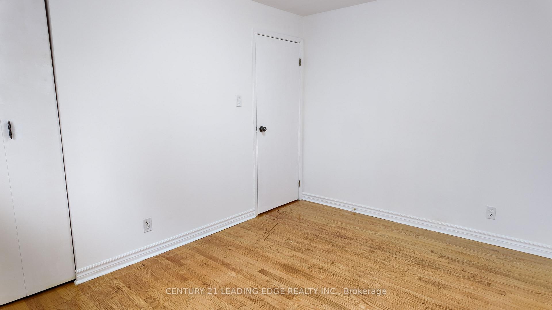 Photo 25 of 39 Waddington Crescent, North York, Don Valley Village — HOMEH