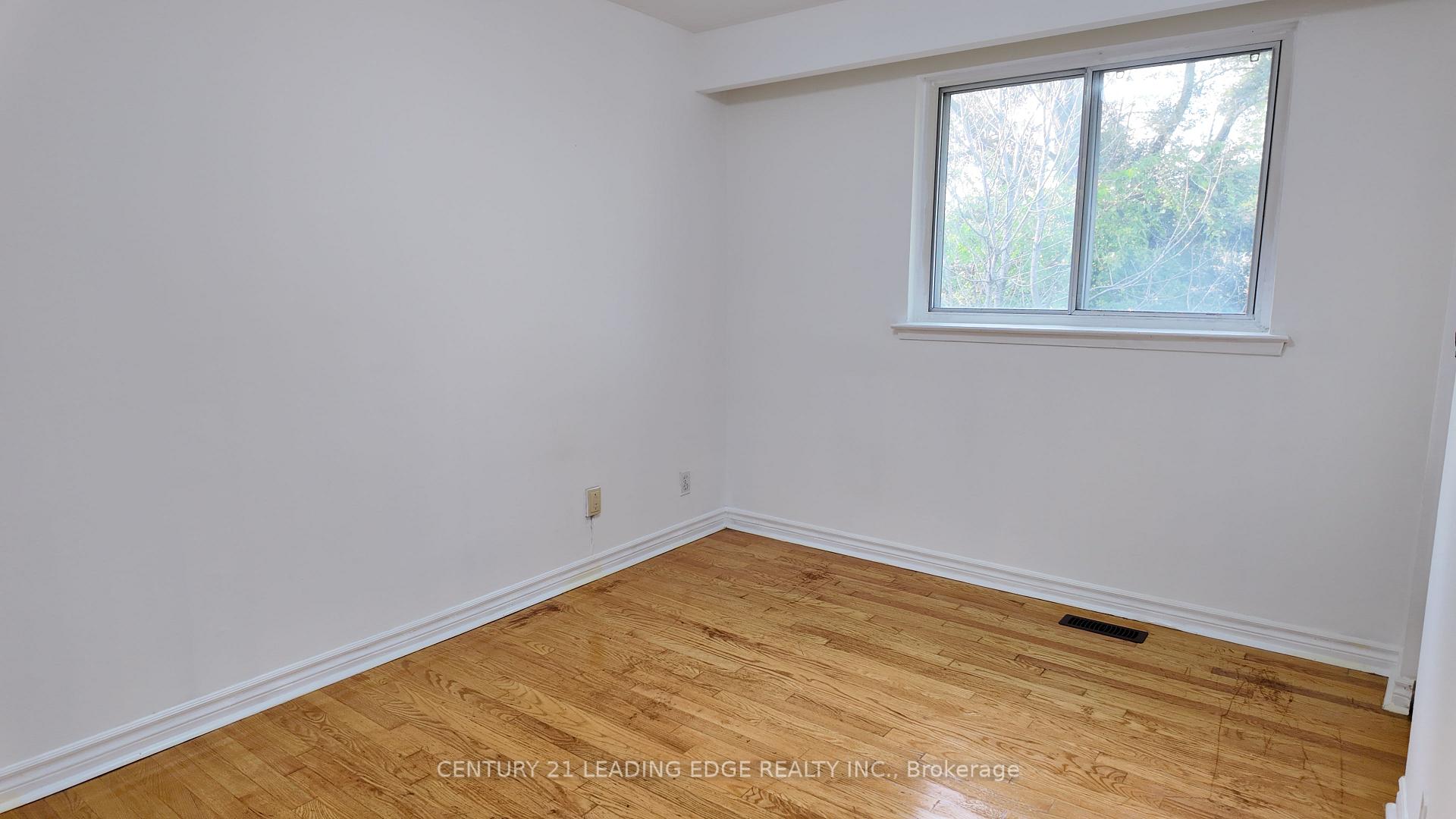 Photo 26 of 39 Waddington Crescent, North York, Don Valley Village — HOMEH