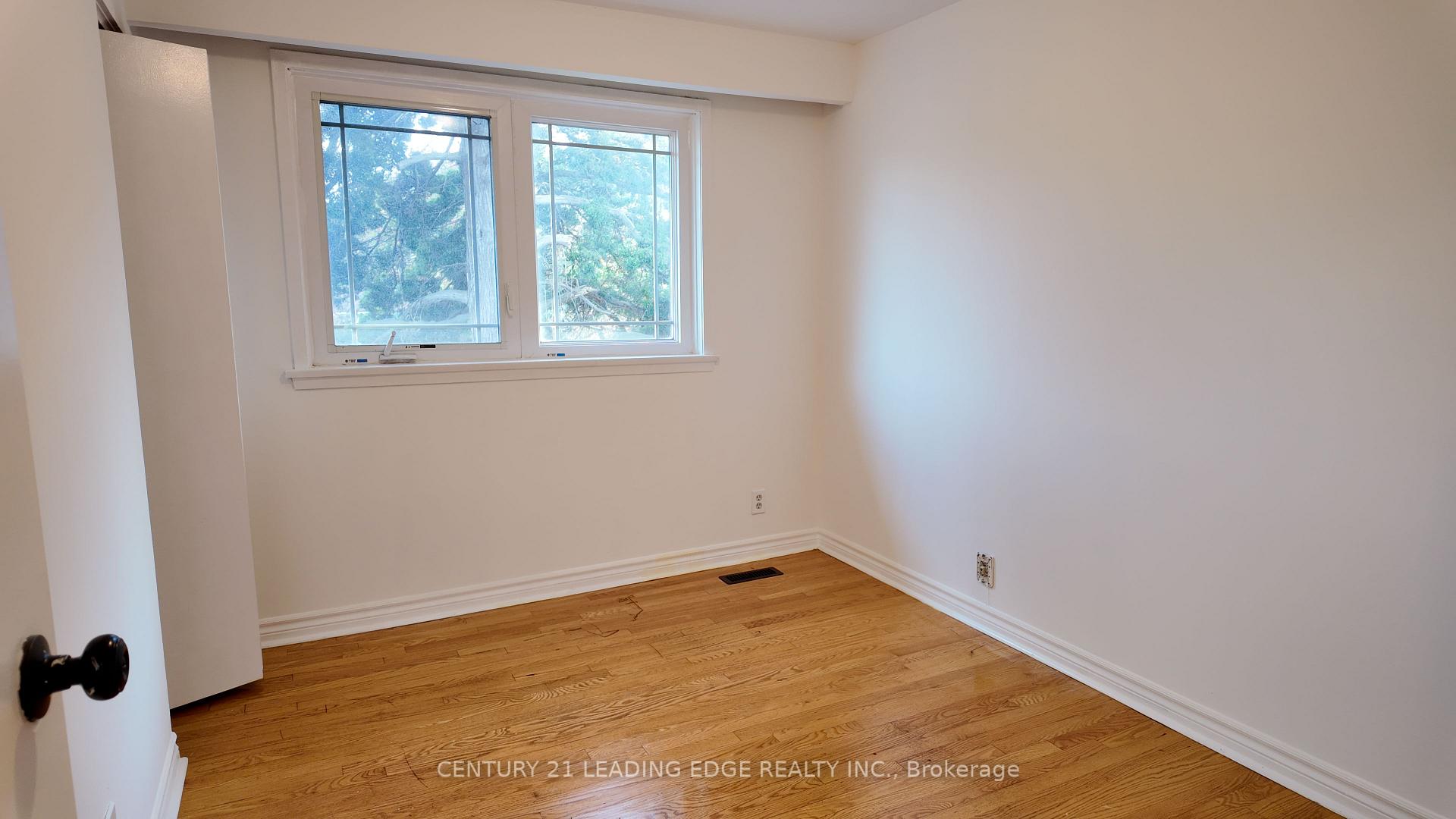 Photo 27 of 39 Waddington Crescent, North York, Don Valley Village — HOMEH
