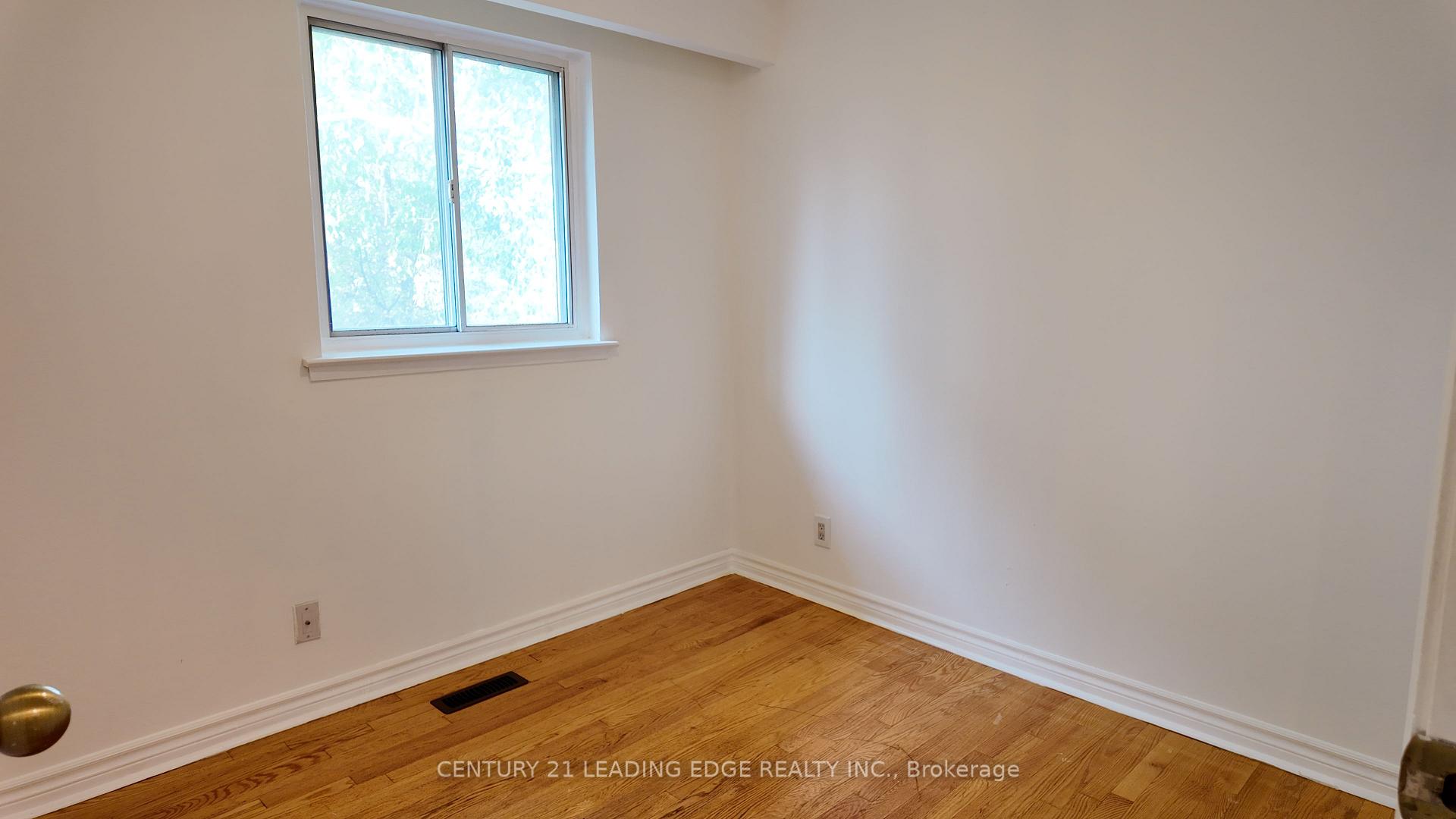 Photo 28 of 39 Waddington Crescent, North York, Don Valley Village — HOMEH
