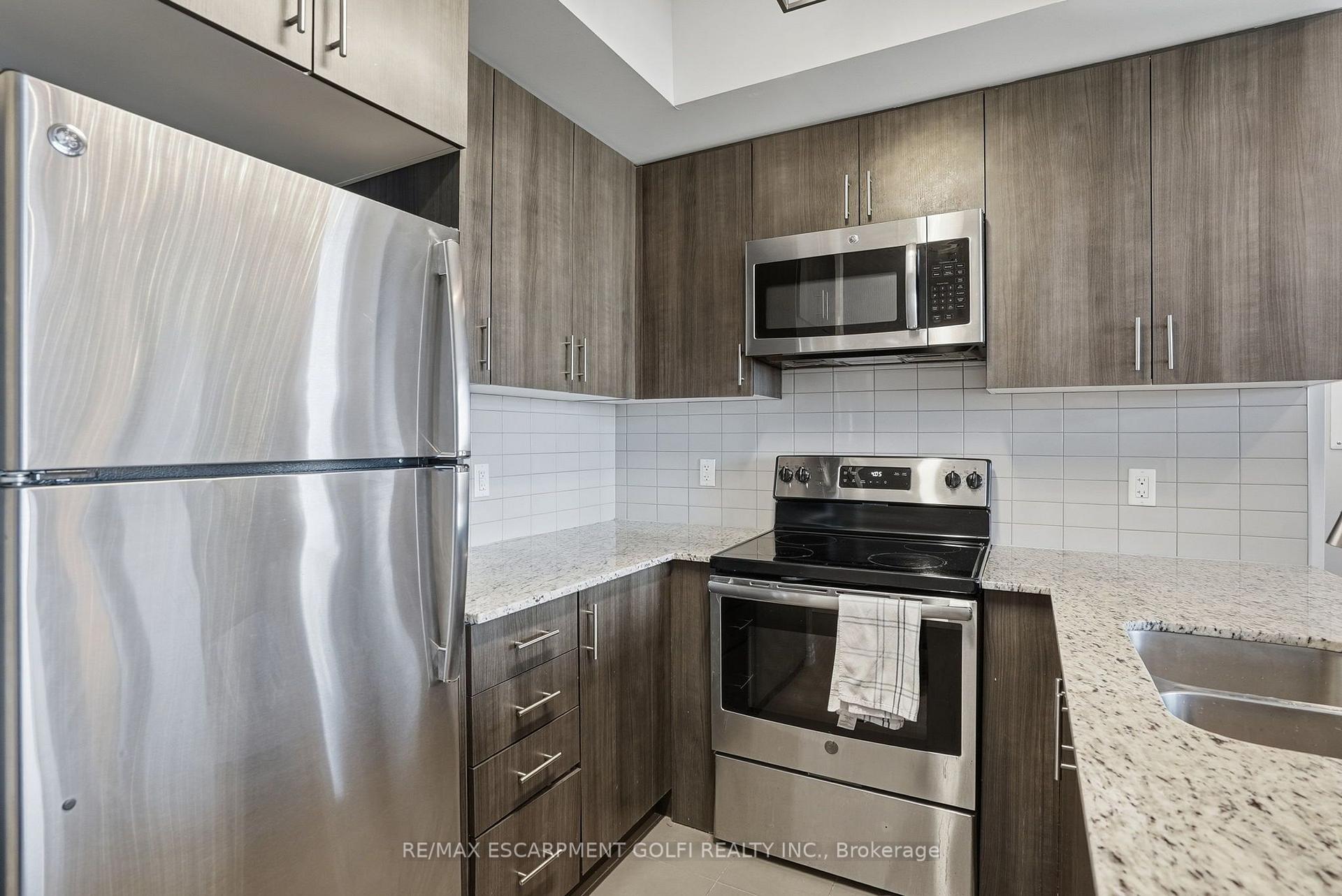 Photo 5 of Unit 708, 560 North Service Road, Grimsby, Grimsby Beach — HOMEH