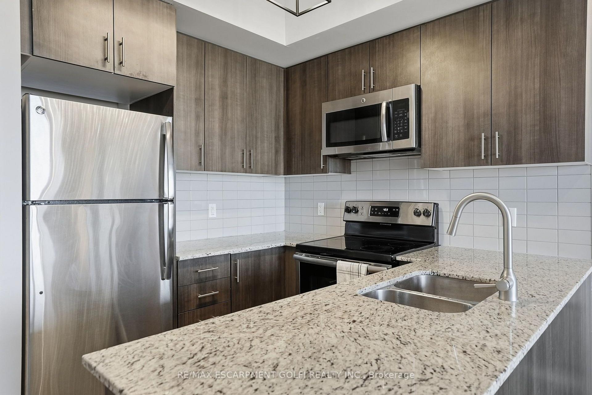 Photo 4 of Unit 708, 560 North Service Road, Grimsby, Grimsby Beach — HOMEH