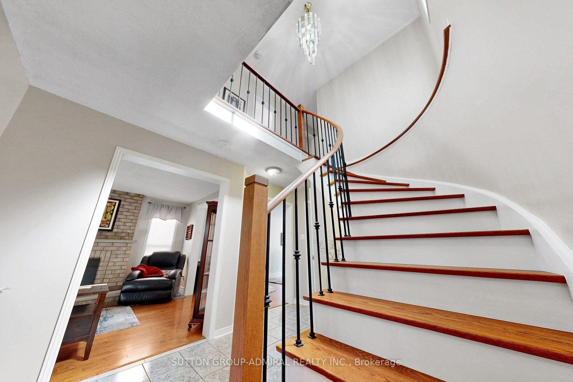Photo 8 of 43 Berwick Crescent, Richmond Hill, Observatory — HOMEH