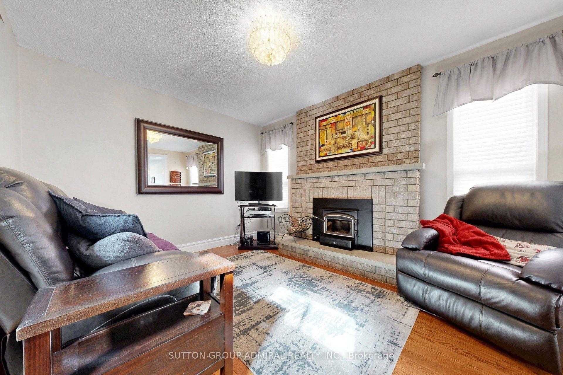 Photo 10 of 43 Berwick Crescent, Richmond Hill, Observatory — HOMEH