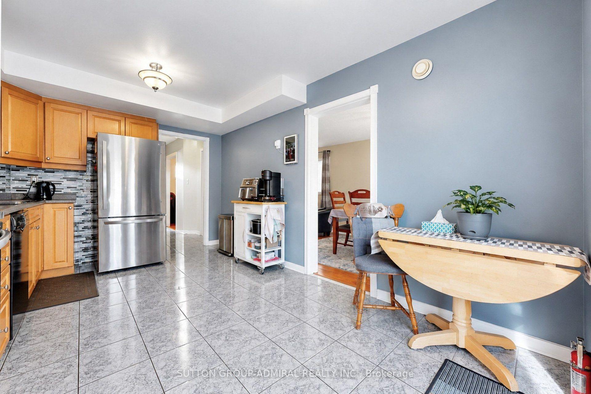 Photo 20 of 43 Berwick Crescent, Richmond Hill, Observatory — HOMEH