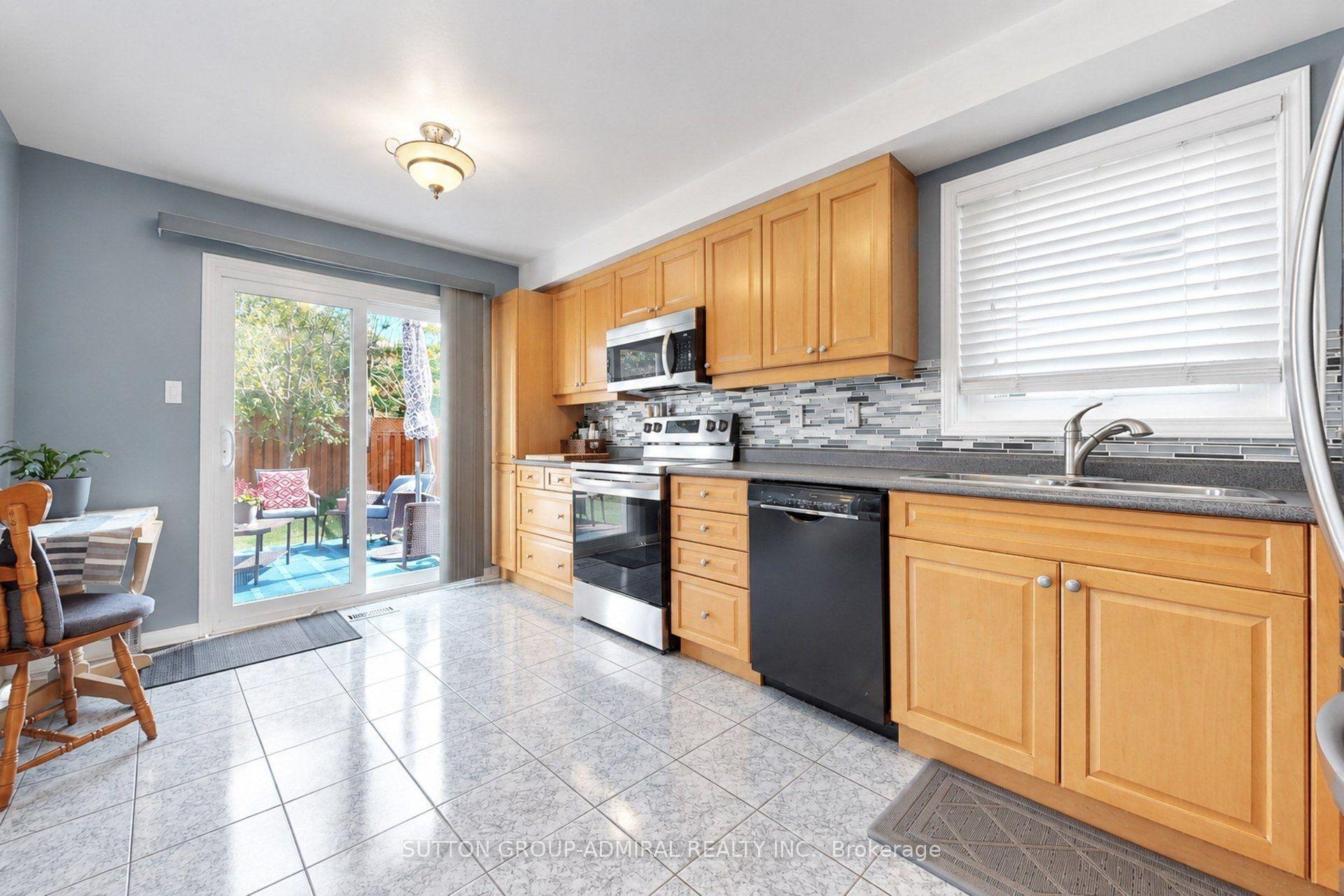 Photo 21 of 43 Berwick Crescent, Richmond Hill, Observatory — HOMEH