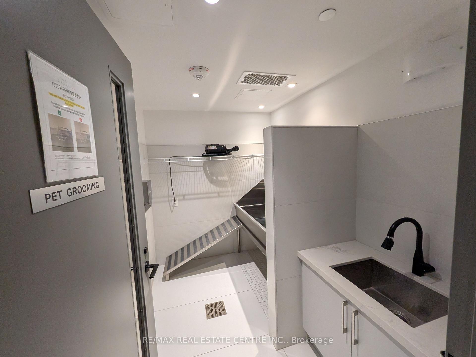 Photo 10 of Unit 340, 2450 Old Bronte Road, Oakville, Westmount — HOMEH