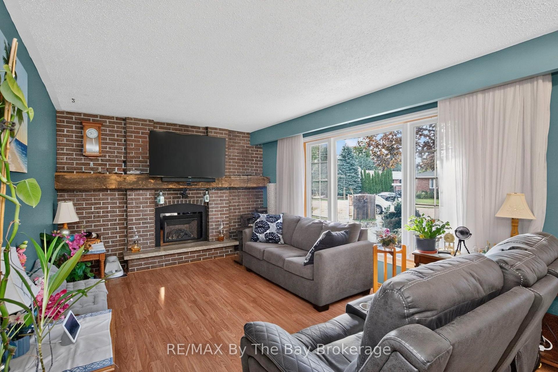 Photo 7 of 439 Fifth Street, Collingwood — HOMEH