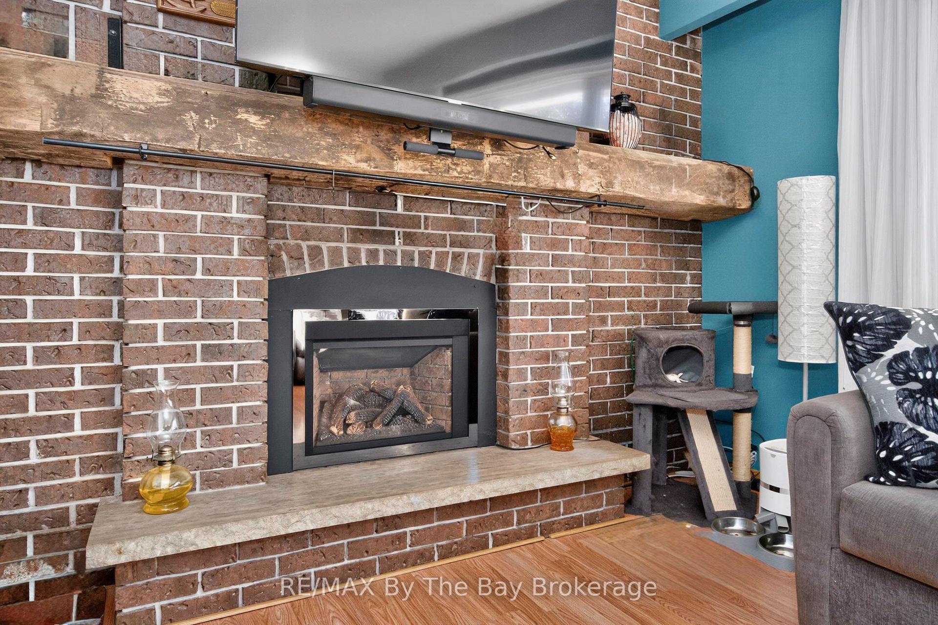 Photo 11 of 439 Fifth Street, Collingwood — HOMEH