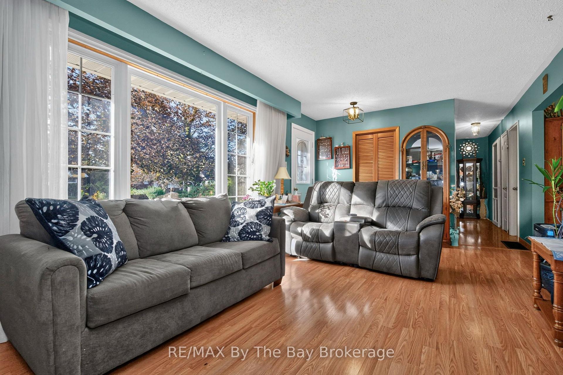 Photo 12 of 439 Fifth Street, Collingwood — HOMEH