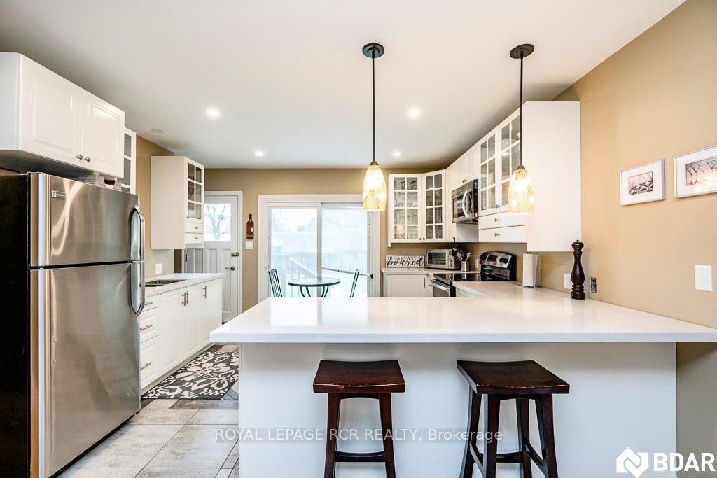 Photo 2 of 52 Drury Lane, Barrie, Wellington — HOMEH