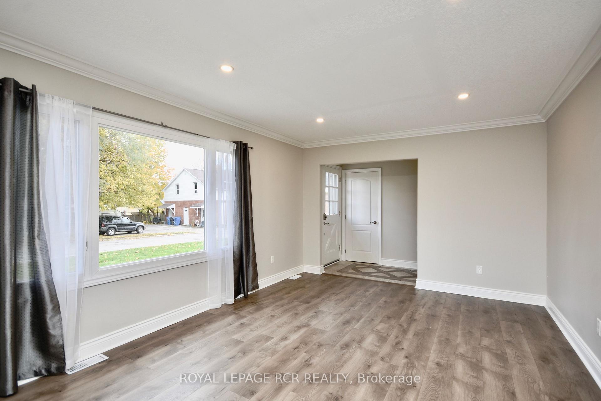 Photo 6 of 52 Drury Lane, Barrie, Wellington — HOMEH