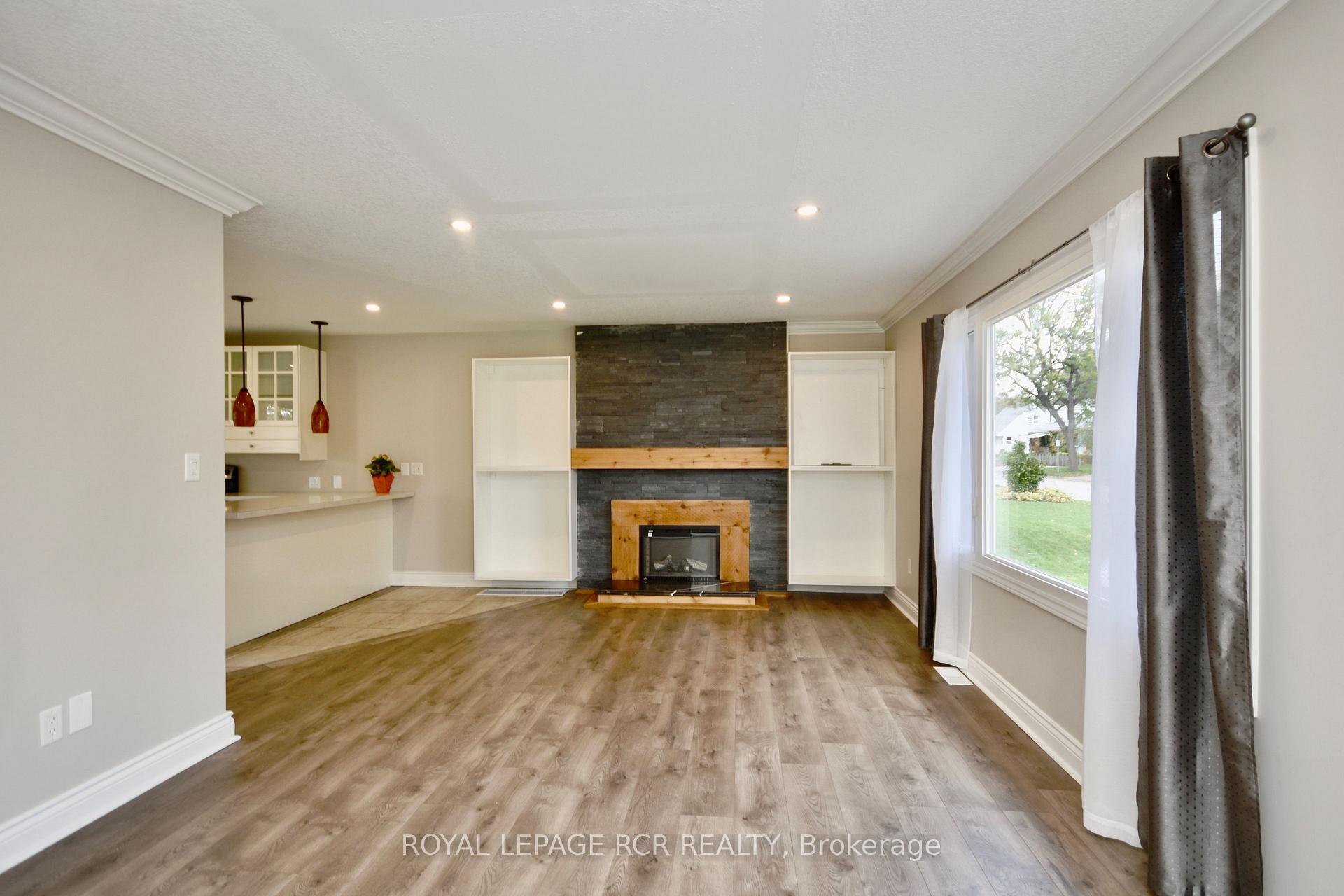 Photo 8 of 52 Drury Lane, Barrie, Wellington — HOMEH