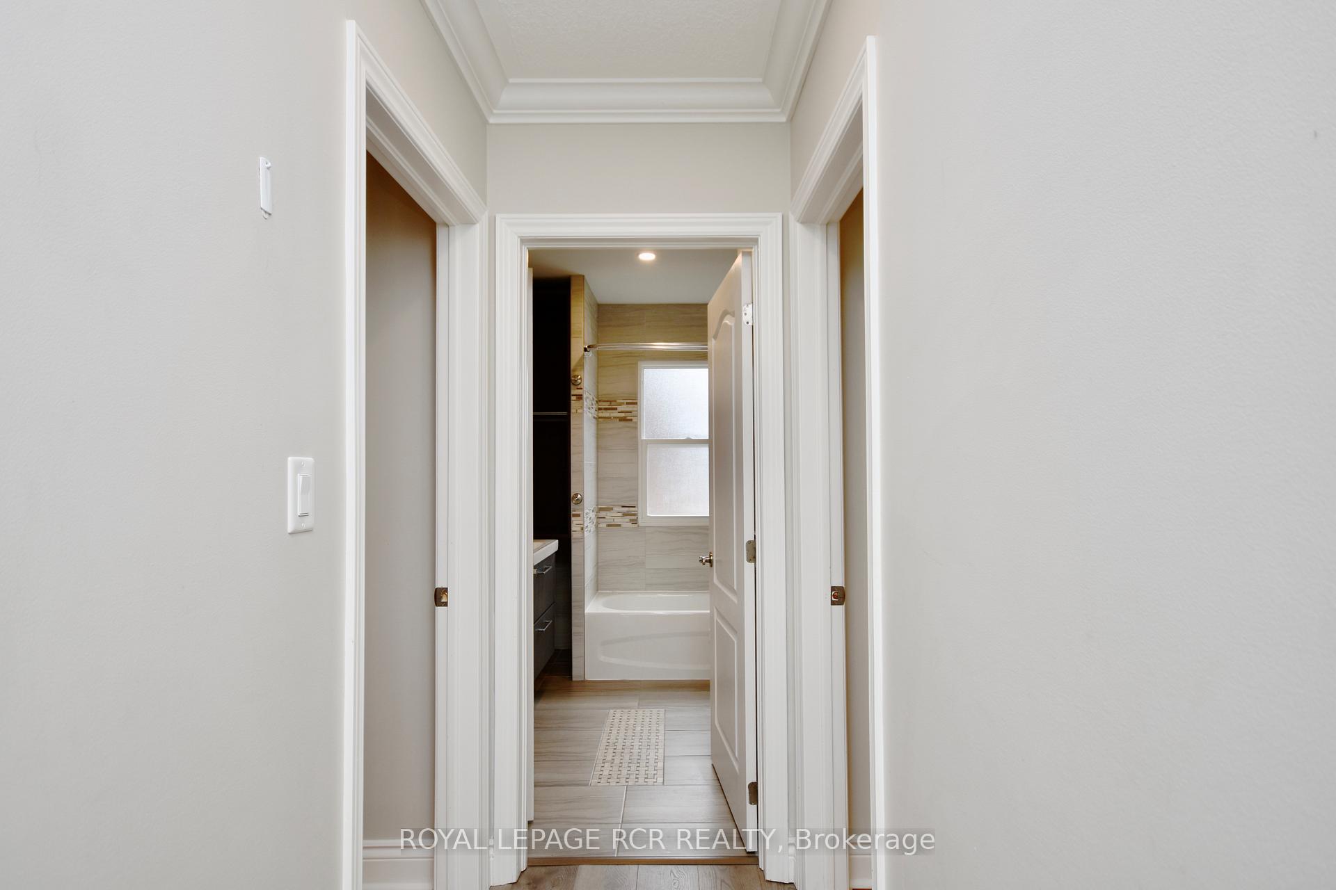 Photo 10 of 52 Drury Lane, Barrie, Wellington — HOMEH