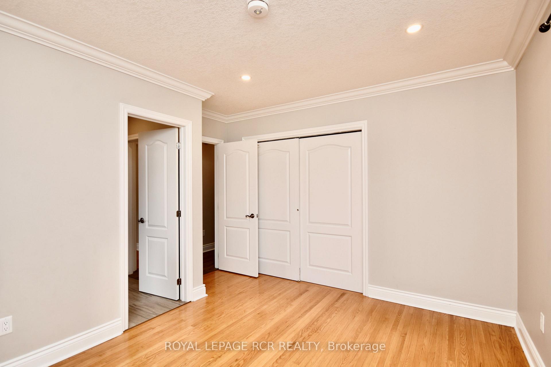 Photo 12 of 52 Drury Lane, Barrie, Wellington — HOMEH