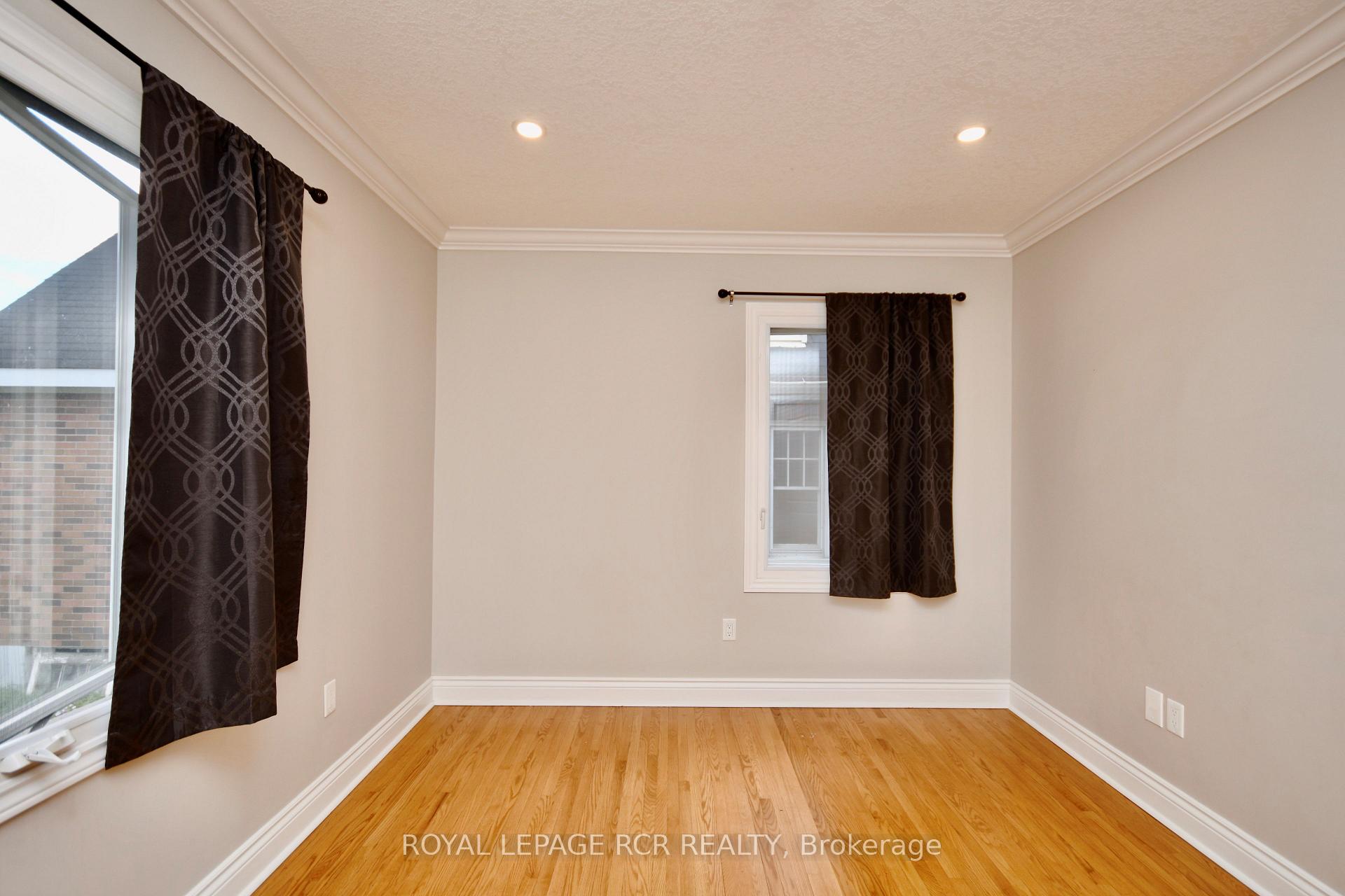 Photo 15 of 52 Drury Lane, Barrie, Wellington — HOMEH