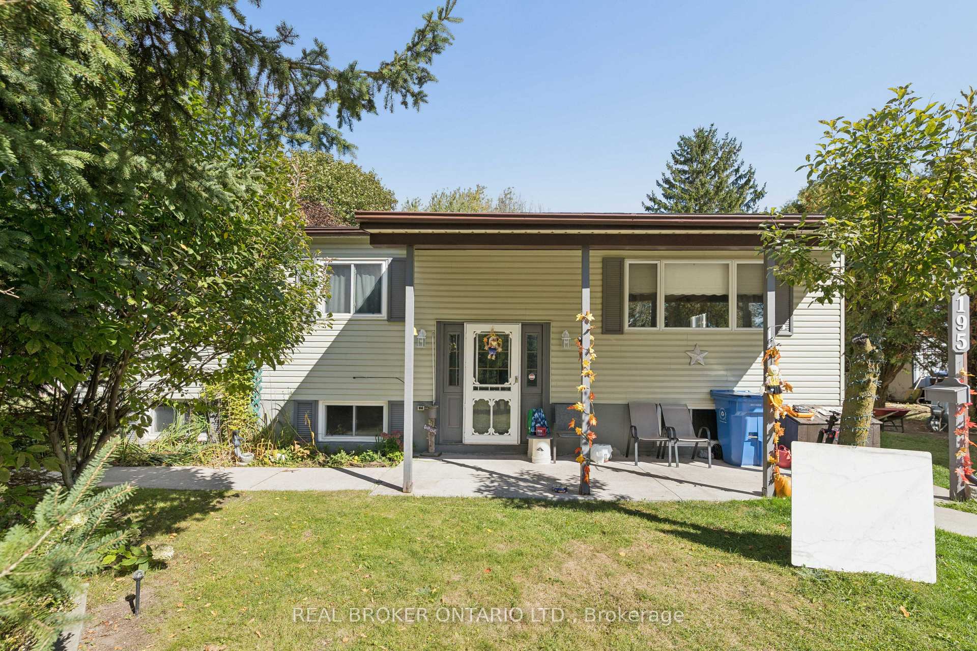 Photo of 195 John Street S