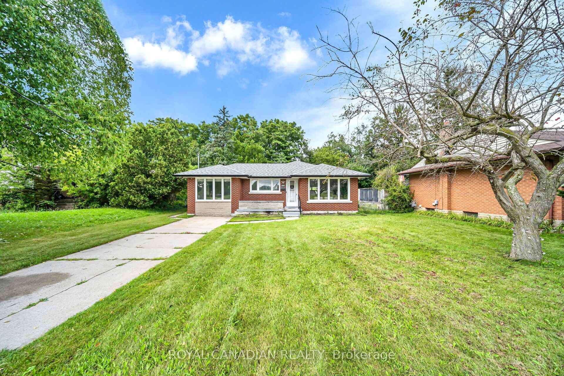 Photo 2 of 284 Cedar Crescent, Cambridge, Southwood - Kinbridge — HOMEH