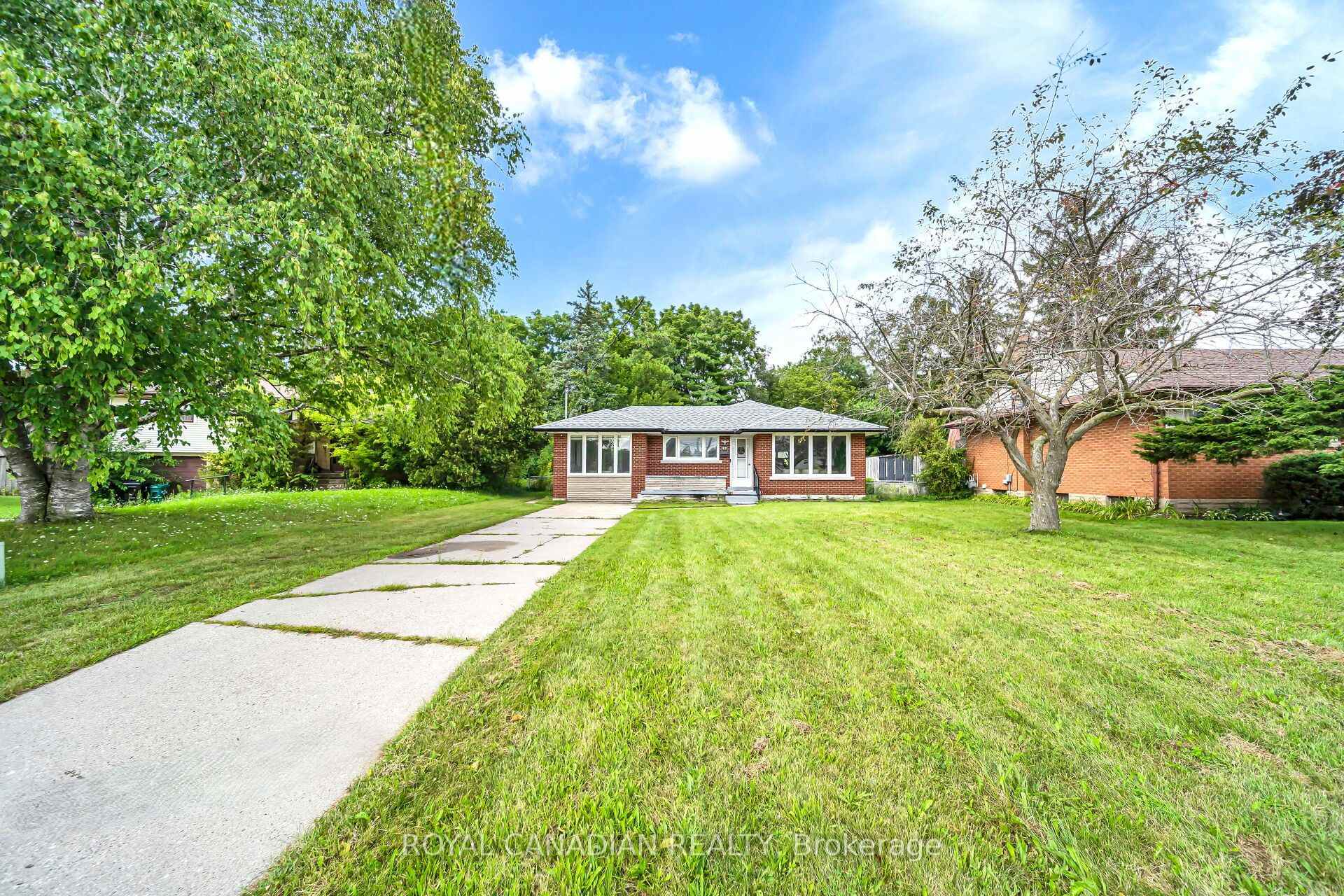 Photo 4 of 284 Cedar Crescent, Cambridge, Southwood - Kinbridge — HOMEH