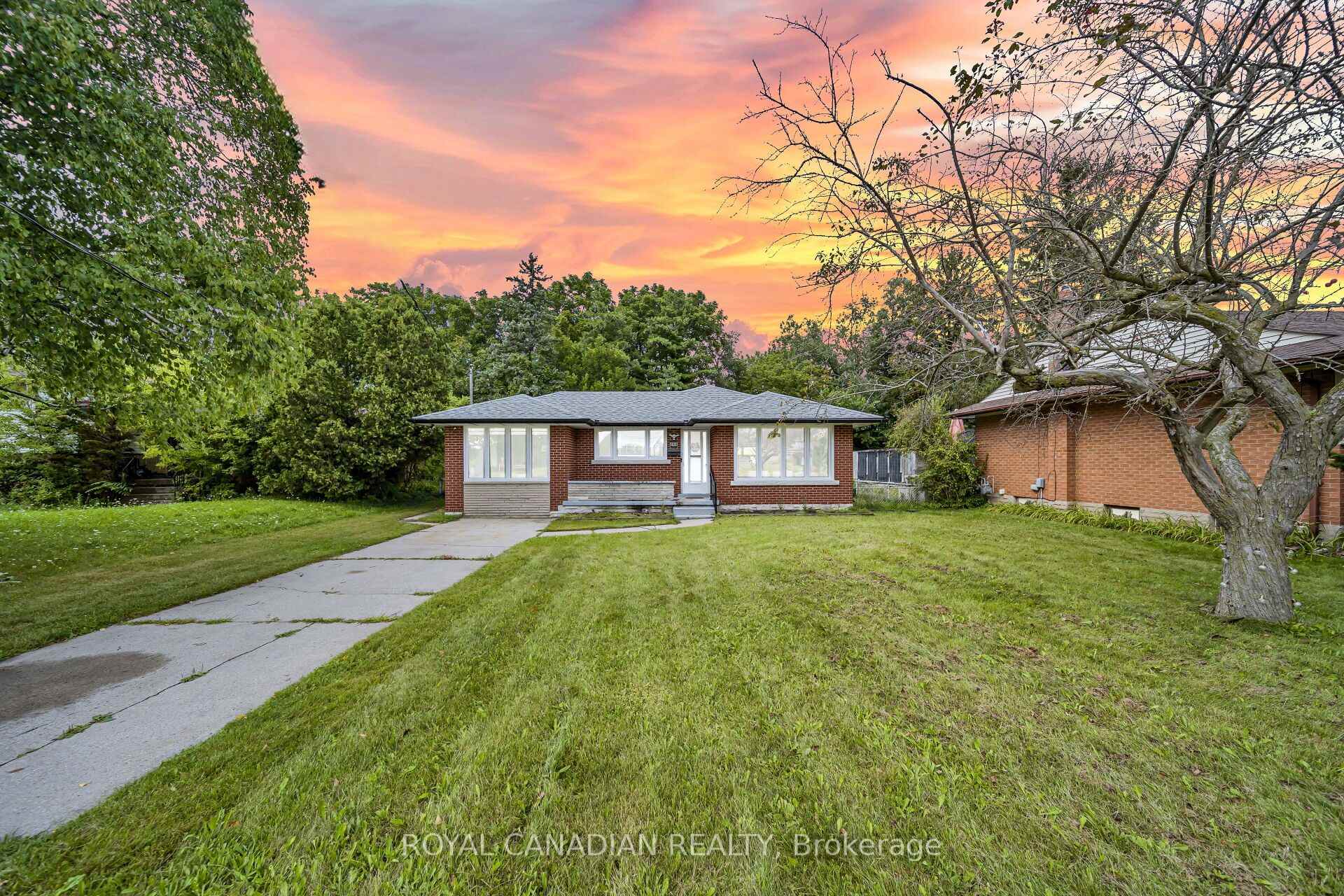Photo 5 of 284 Cedar Crescent, Cambridge, Southwood - Kinbridge — HOMEH