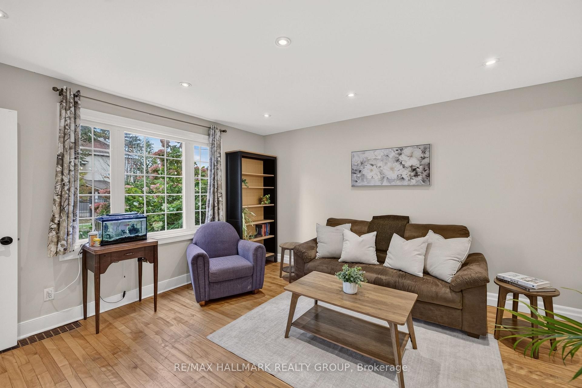 Photo 3 of 1246 Summerville Avenue, Ottawa, Carlington — HOMEH