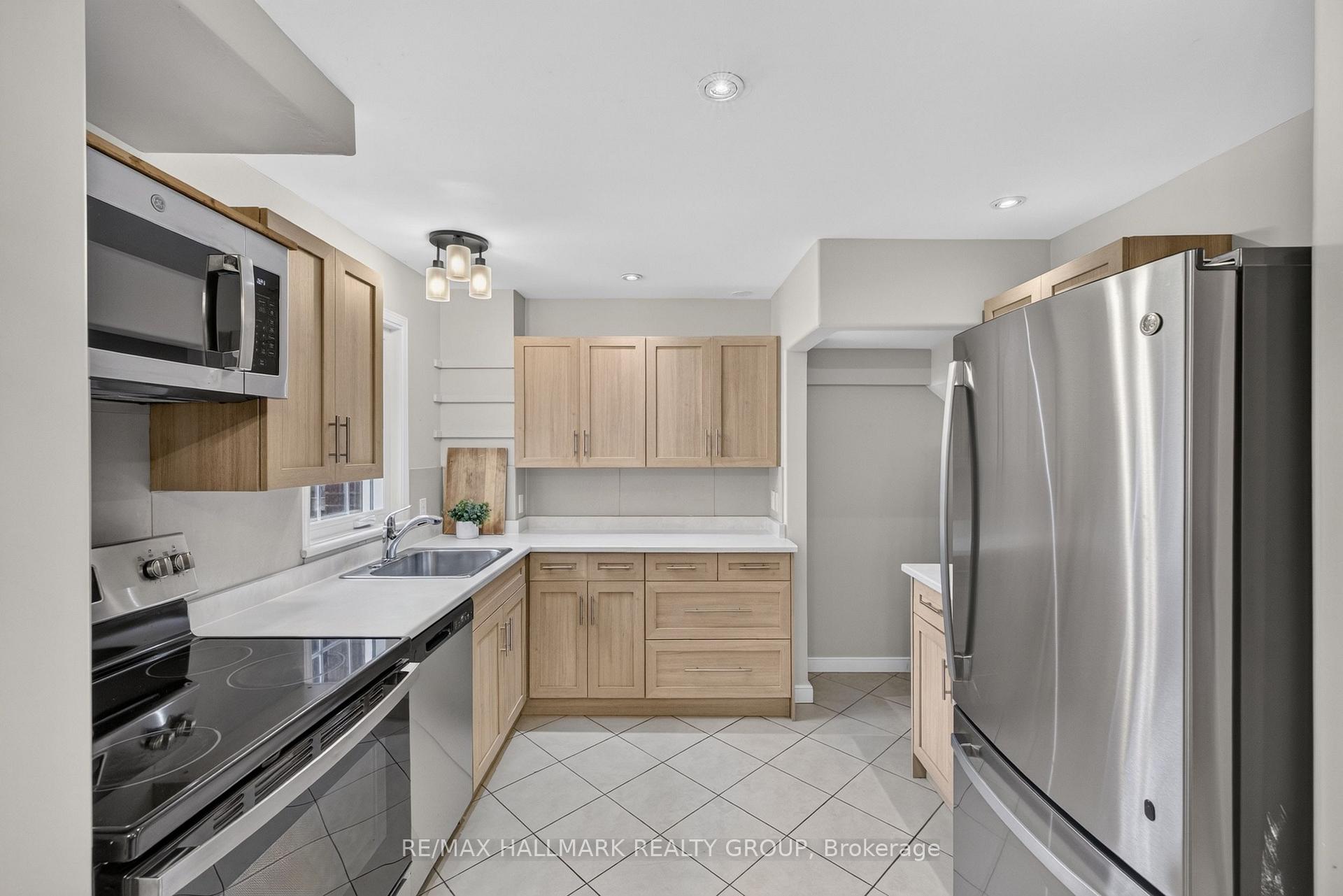 Photo 10 of 1246 Summerville Avenue, Ottawa, Carlington — HOMEH