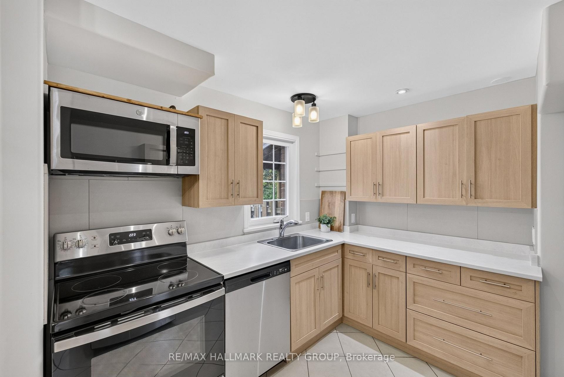 Photo 11 of 1246 Summerville Avenue, Ottawa, Carlington — HOMEH